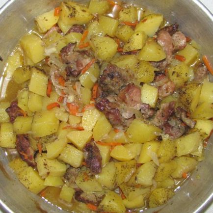 Печени картофи с месо на фурна