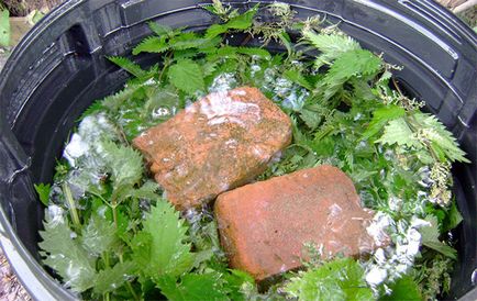 Тор течност инфузия на билки, за да се хранят, компост, ферментация
