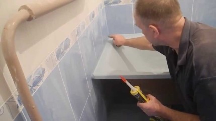 Инсталиране на чугун ваната с ръцете си като набор на краката, на тухлите (видео)