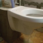 Инсталиране на тоалетна чиния с ръцете си в частна къща