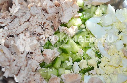 Delicious салата с пилешки гърди и краставица