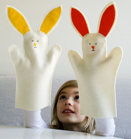 Зайчета с ръцете си