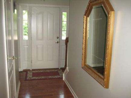 Огледало срещу входната врата - това е възможно да се затвори или не