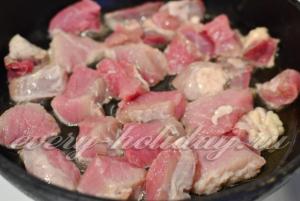 Печено свинско в тиган с лук рецепта със снимка