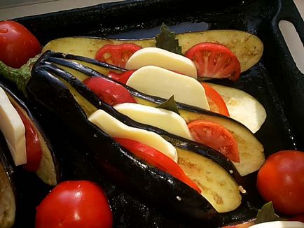 Патладжан печен в пещ със сирене и домати