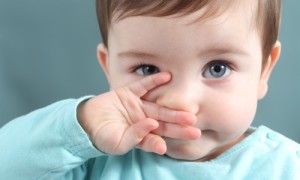 Какво да правим, когато детето е алергично към симптомите и лечението на нежелана реакция прах