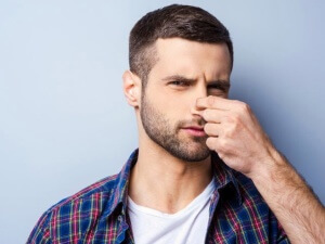 Как да се определи дори натрошени симптоми носа, първа помощ при фрактури и възможна корекция