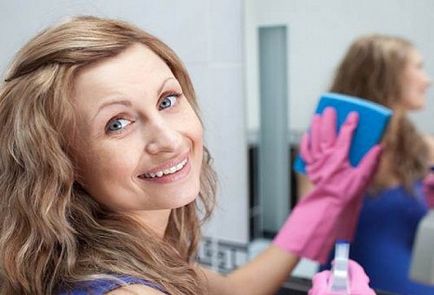 Как да се измие огледало без петна в дома на плака, петна и потъмняване