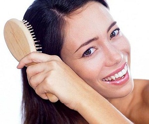 Как да направим масаж на главата, за да се подобри растежа на косата