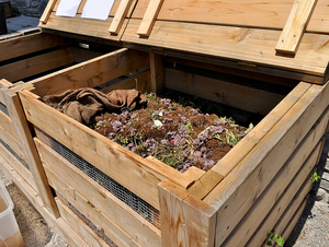 Как да се подготвите за компост яма с ръцете си правила за подреждане, изборът на опции за отпадъчни ями