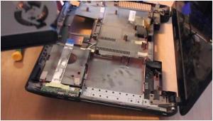Как да разглобявате лаптоп ASUS x53s и да го почистите от прах
