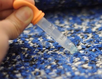 Как да премахнете дъвка от дрехи искал да се измие, какви инструменти да се използват от скраб, видео и снимки