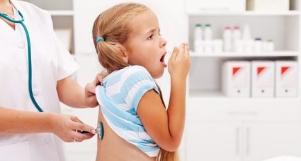 Как да се успокои кашлица при дете стрелба пристъпи на сухо или мокро кашлица