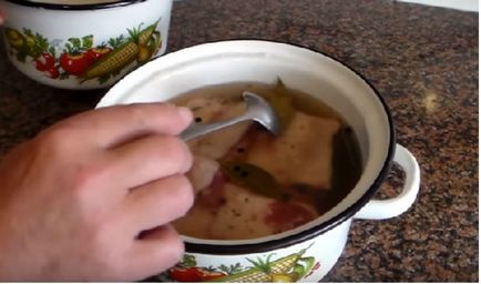 Как да туршия у дома свинска мас в саламура вкусно и бързо