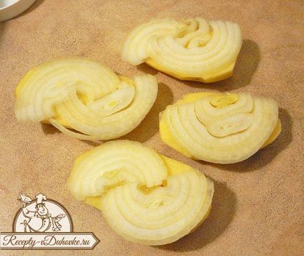 Картофи с бекон в рецептата на фурната с една проста стъпка по стъпка посоки