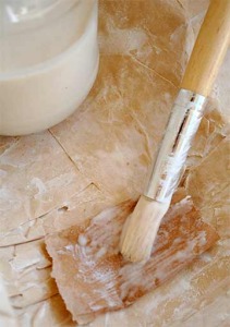 Придържайки тапет със собствените си ръце - как да се залепи тапет къща