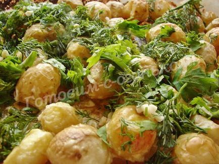 Нови картофи със сметана на фурна