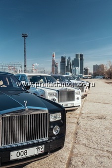 Наем на Rolls-Royce Phantom, да наемете Ролс Ройс с шофьор в Москва за сватба