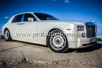 Наем на Rolls-Royce Phantom, да наемете Ролс Ройс с шофьор в Москва за сватба