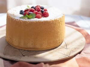 Рецепта буйни и вкусна стъпка бисквитена торта по стъпка със снимки