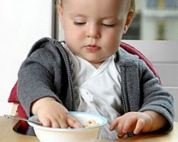 Колко трябва да яде бебе