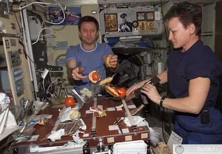 Как да се хранят астронавтите в космоса