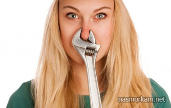 Как да премахнете запушване на носа, без капки
