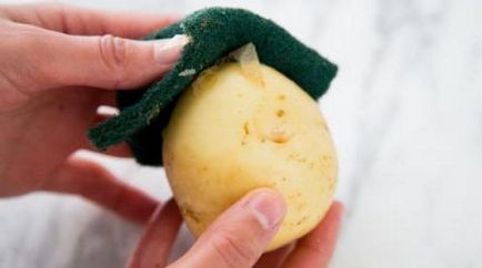 Как да се измие ръцете си млади картофи