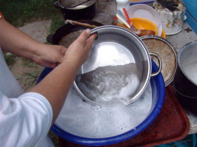 Как да се почисти коритото изработени от неръждаема стомана