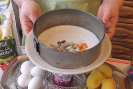 Как да украсят салата мимоза