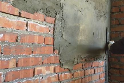 Както измазана тухлена стена