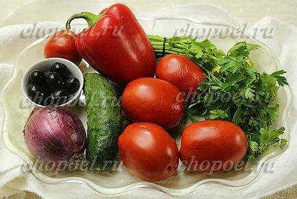 Салата с домати и краставици пипер