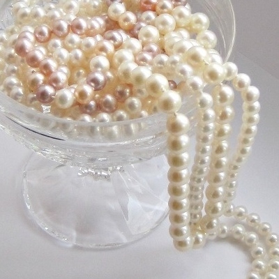 Почистване перли в домашни грижи и за избелване