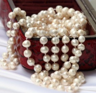 Почистване перли в домашни грижи и за избелване