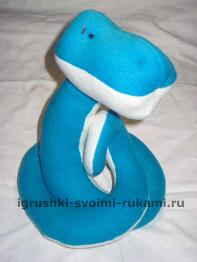Toy змия с ръцете си модел семинар, играчки със собствените си ръце (как да шият на змията с ръце) Toy змия с ръцете си модел семинар, играчки със собствените си ръце