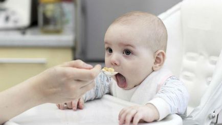 Как и кога да въведат твърди храни жълтък в възрастта на детето, как да се подготви нормите за възрастта или пиле