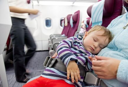 Как да летят с правата на удобно пътуване на дете