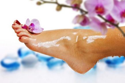 Как да се почисти по петите на груба кожа у дома бързо и ефективно