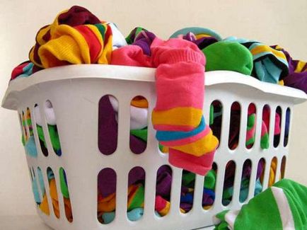 Как да се почисти, да се измие, да се оттегли, за да премахнете восък от дрехи, следи в дома