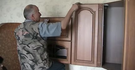 Монтаж на стенни шкафове в настройката за кухня със собствените си ръце