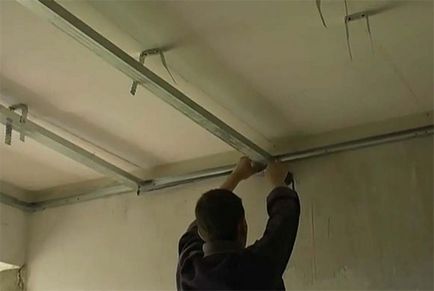 Фиксирането профила към тавана - монтаж разполага с по-добра рамка на метални листове или (Profile) Фиксирането профила към тавана - монтаж разполага с по-добра рамка на метални листове или