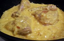 Пиле в сметанов сос в тиган - рецепта със снимки