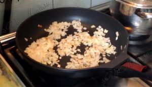 Пиле в сметанов сос в тенджера рецепти със снимки