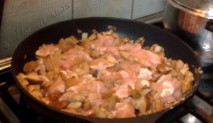 Пиле в сметанов сос в тенджера рецепти със снимки