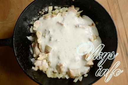 Пиле в сметанов сос в тенджера рецепта със снимка
