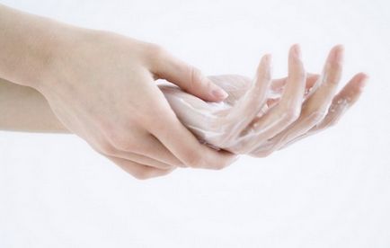 Белене на кожата на ръцете на причините, методи на лечение, които помагат и че