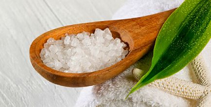 Прочистете тялото сол в дома рецепти срещу целулит и стрии