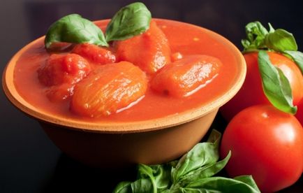 Научете как да се готви на доматите в собствената си сок за зимните тайните