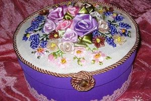 Бродерия панделки (лудост) бродерия ленти