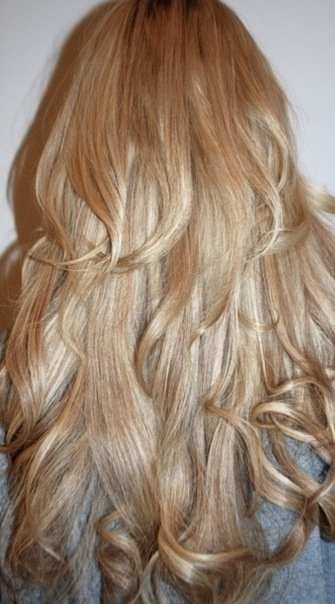 Бежов цвят снимка коса, който е светло кафява, руса или студен мразовит блондинка